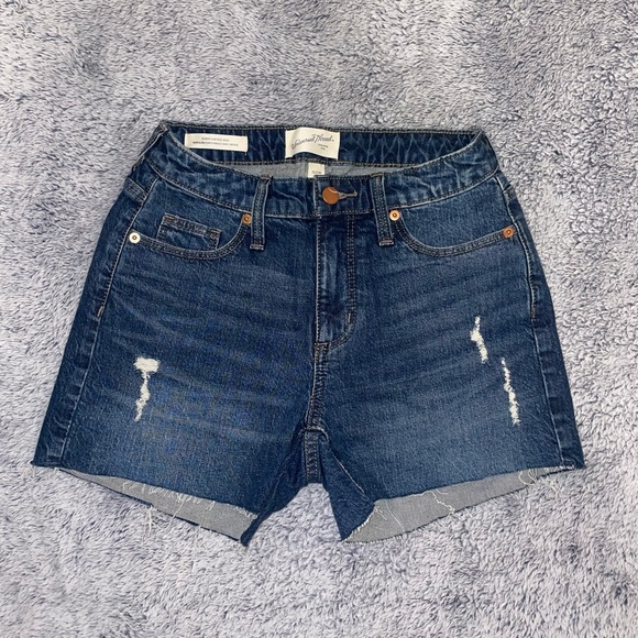 Universal Threads Curvy Vintage Midi Shorts - Picture 2 of 6